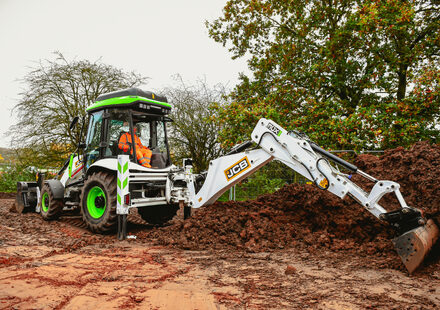 Flannery Delivers World-First Hydrogen Backhoe on a Live Construction Site
